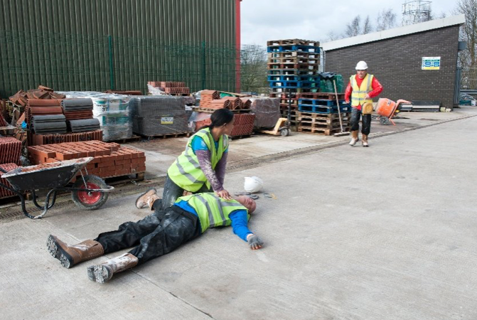 Do businesses need a first-aider on site_